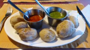 Papas arrugadas - pomarszczone ziemniaczki z sosami mojo